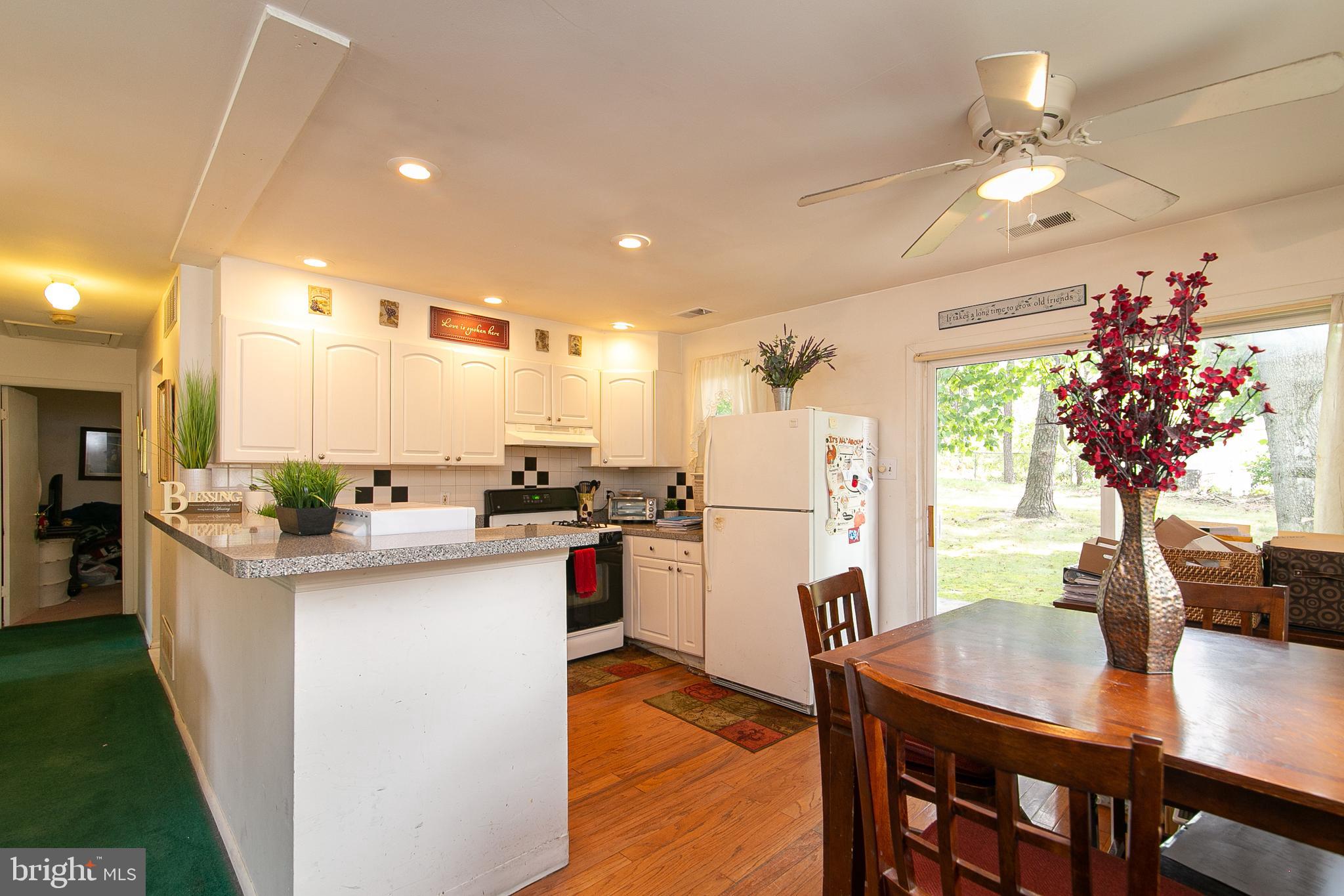 26 Ray Smith Road Sicklerville, NJ 08081 - Photo 11 of 25 kitchen and dining room area