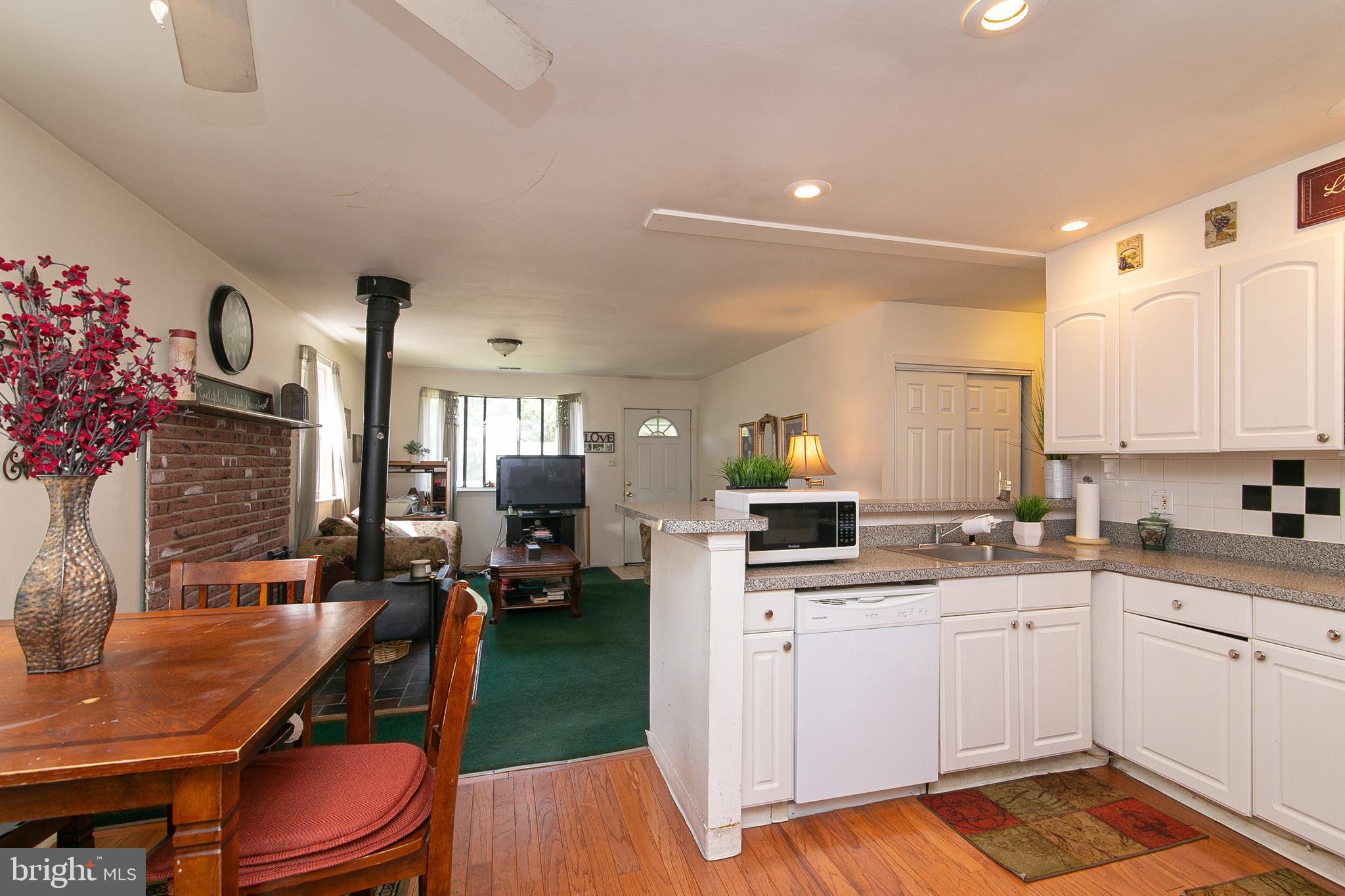 26 Ray Smith Road Sicklerville, NJ 08081 - Photo 8 of 25 kitchen