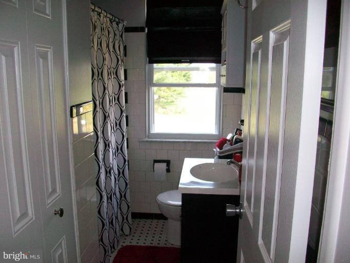 3707 Ina Avenue Baltimore, MD 21206 - Photo 13 of 16 Bath #1