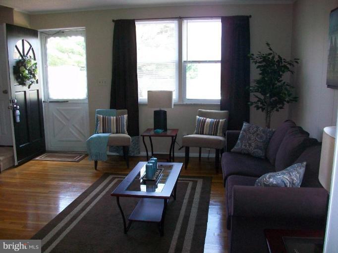 3707 Ina Avenue Baltimore, MD 21206 - Photo 3 of 16 Living Room #2