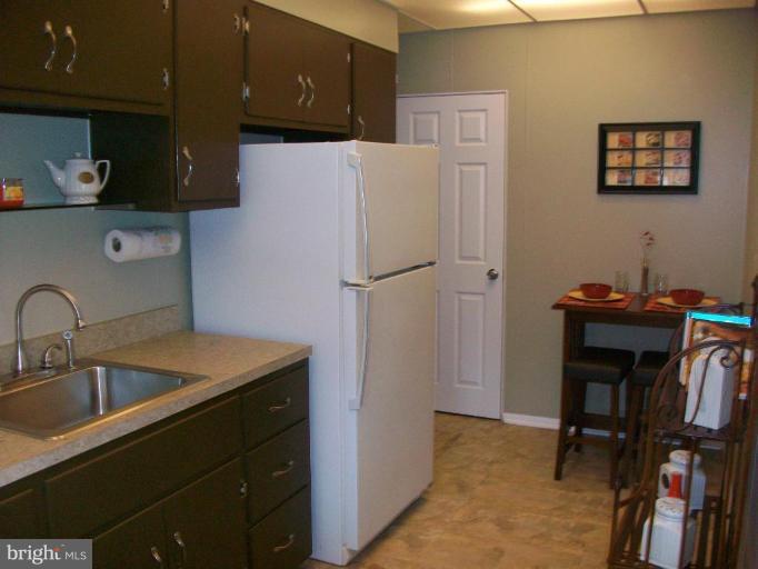 3707 Ina Avenue Baltimore, MD 21206 - Photo 6 of 16 Kitchen