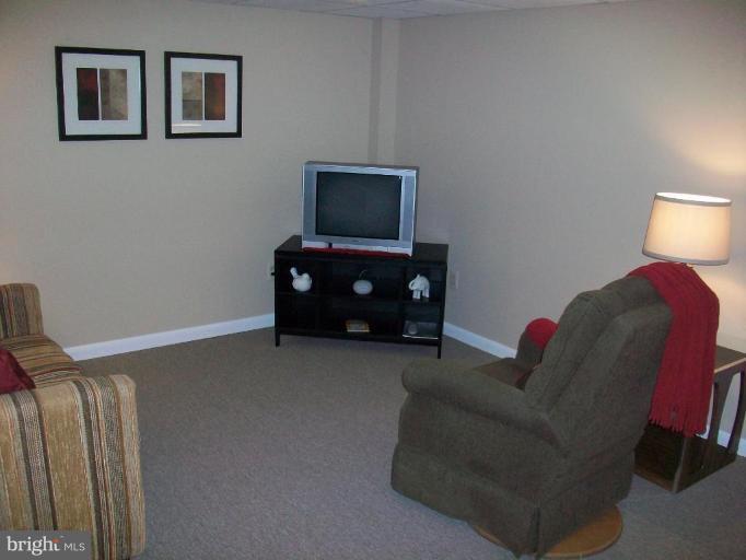 3707 Ina Avenue Baltimore, MD 21206 - Photo 8 of 16 Family Room