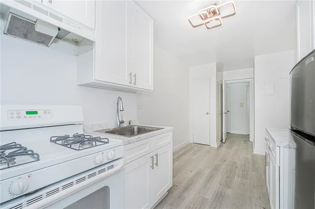 $655,000 | 221 McDonald Avenue, Unit 5C | Windsor Terrace