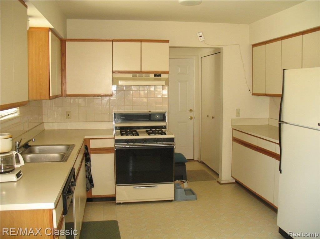 NEUTRAL KITCHEN