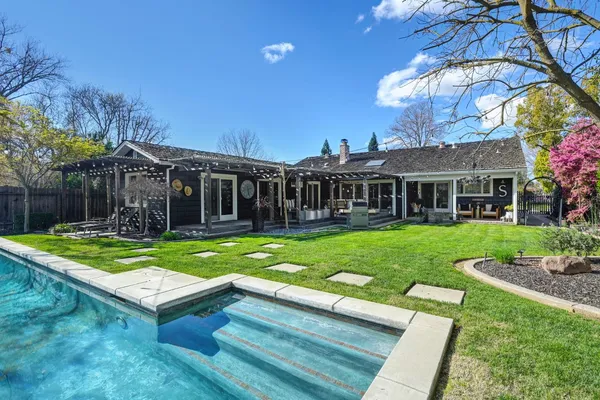 $1,195,000 | 3852 El Ricon Way, Sacramento, CA 95864