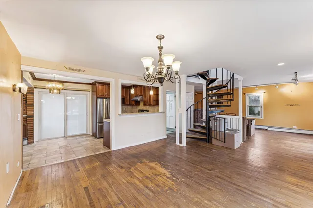 $899,000 | 4 Foxcroft Road, Albertson, NY 11507