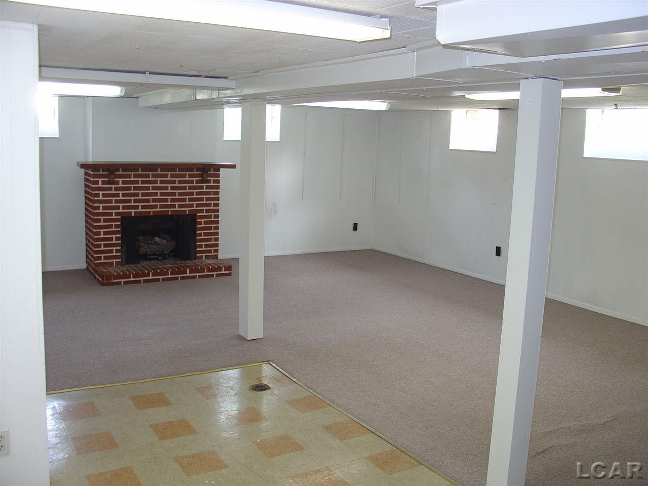 363 Rogers Road Adrian, MI 49221 - Photo 14 of 15 31251417-13.JPG