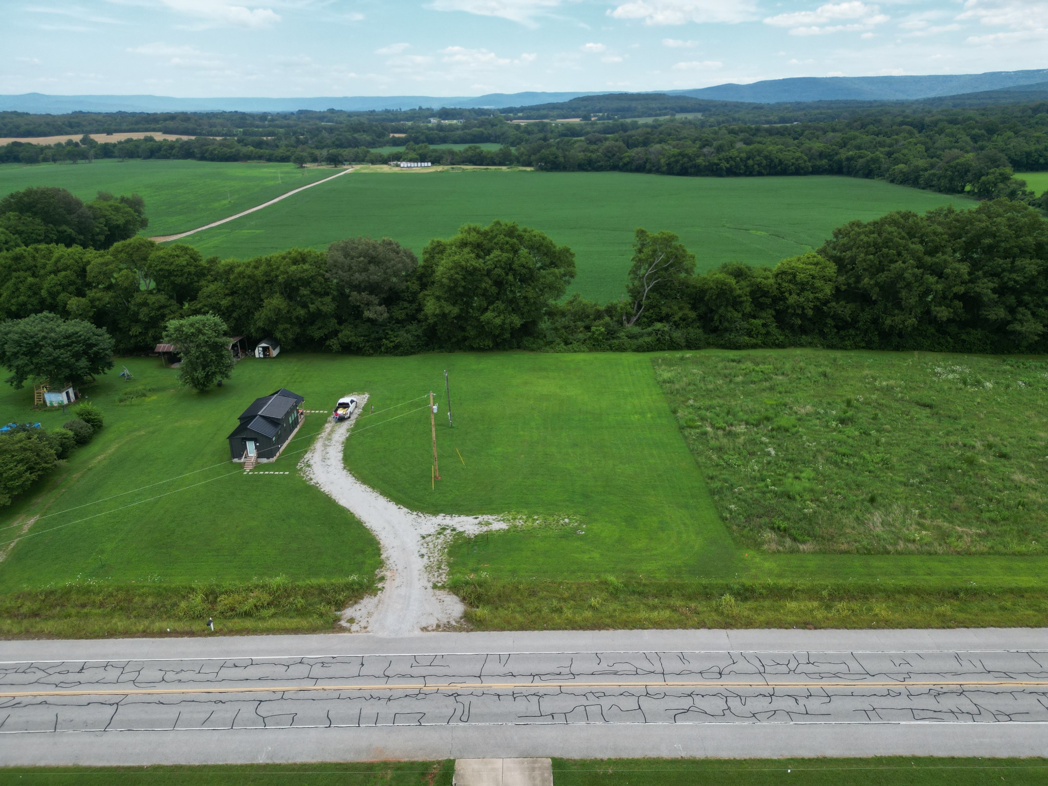 1533 Rowe Gap Road Winchester, TN 37398 - Photo 2 of 2 a view of a golf course with a garden
