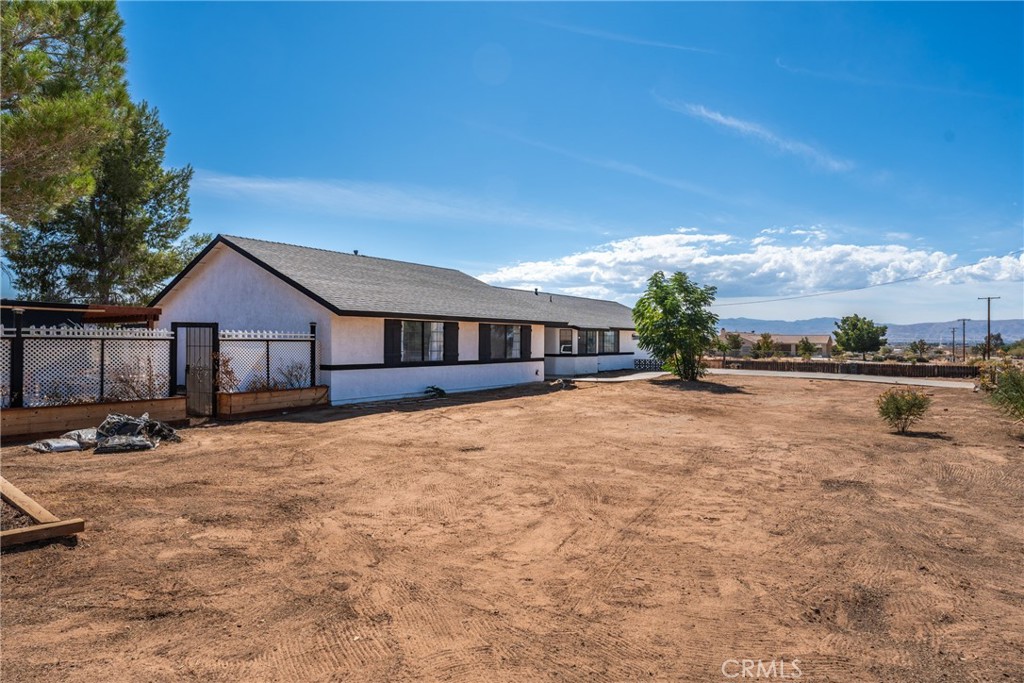 16433 Ocotilla Road Apple Valley, CA 92307 - Photo 4 of 43