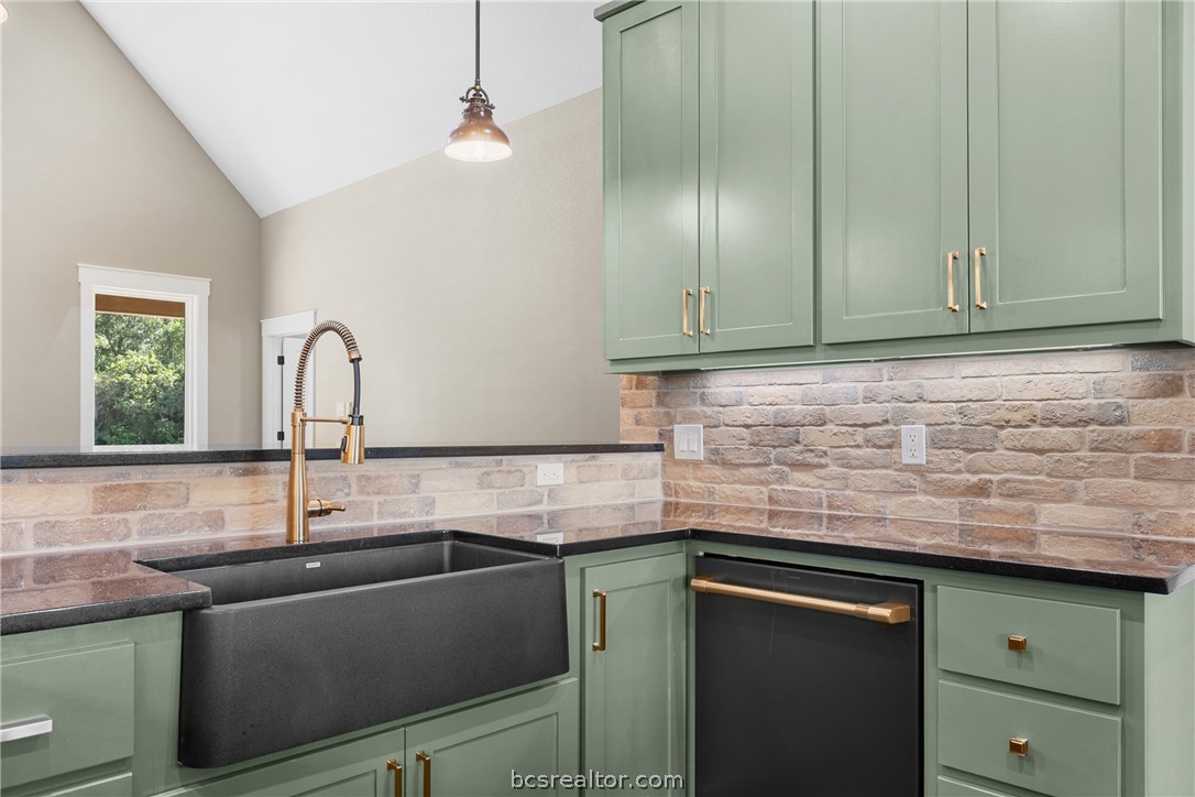 6951 Watermelon Road Somerville, TX 77879 - Photo 13 of 48 Eat in bar, under cabinet lighting. Black diamond Blanco sink.