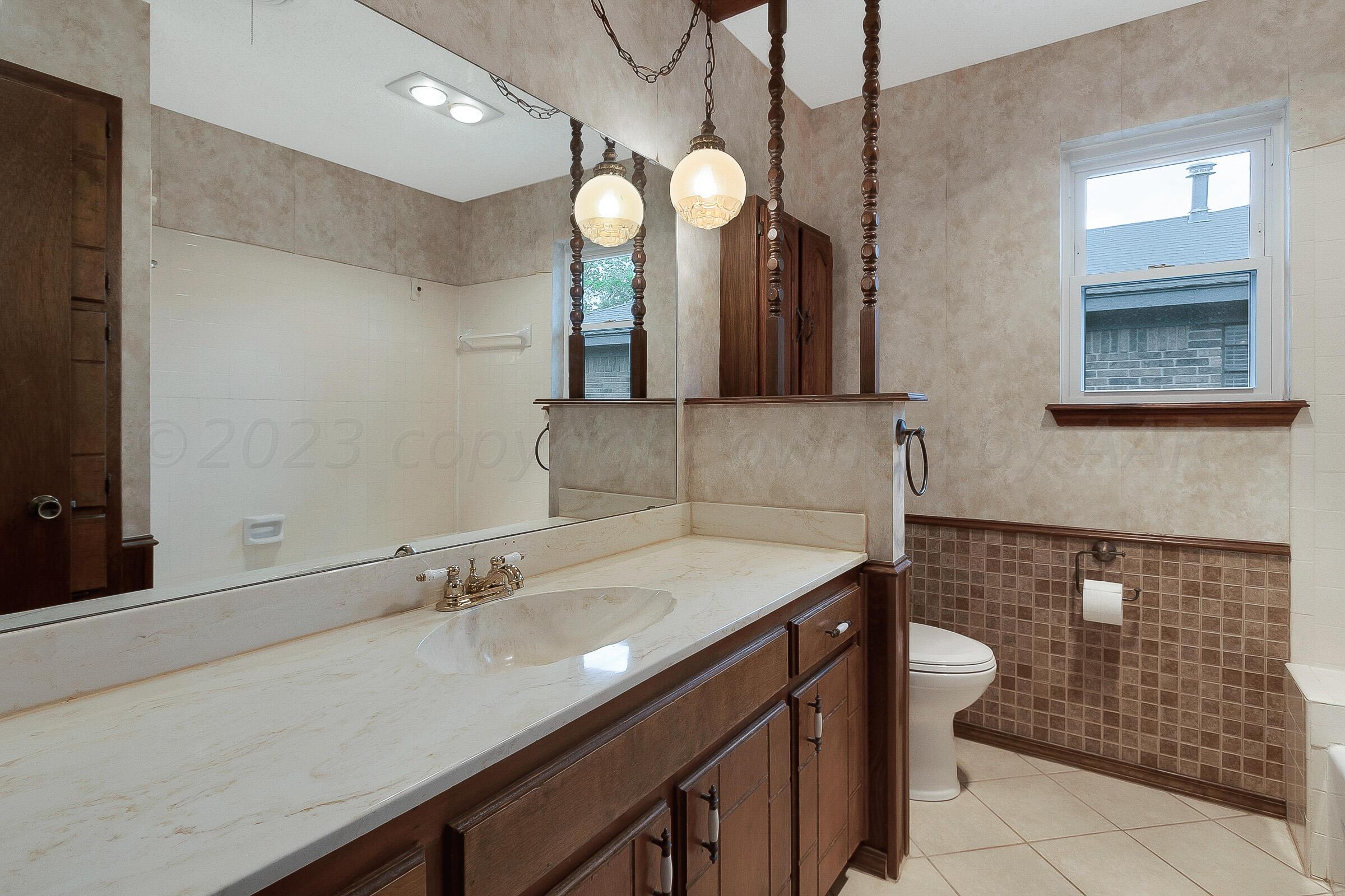 4600 Scotswood Drive Amarillo, TX 79110 - Photo 18 of 24 019_Bathroom 2