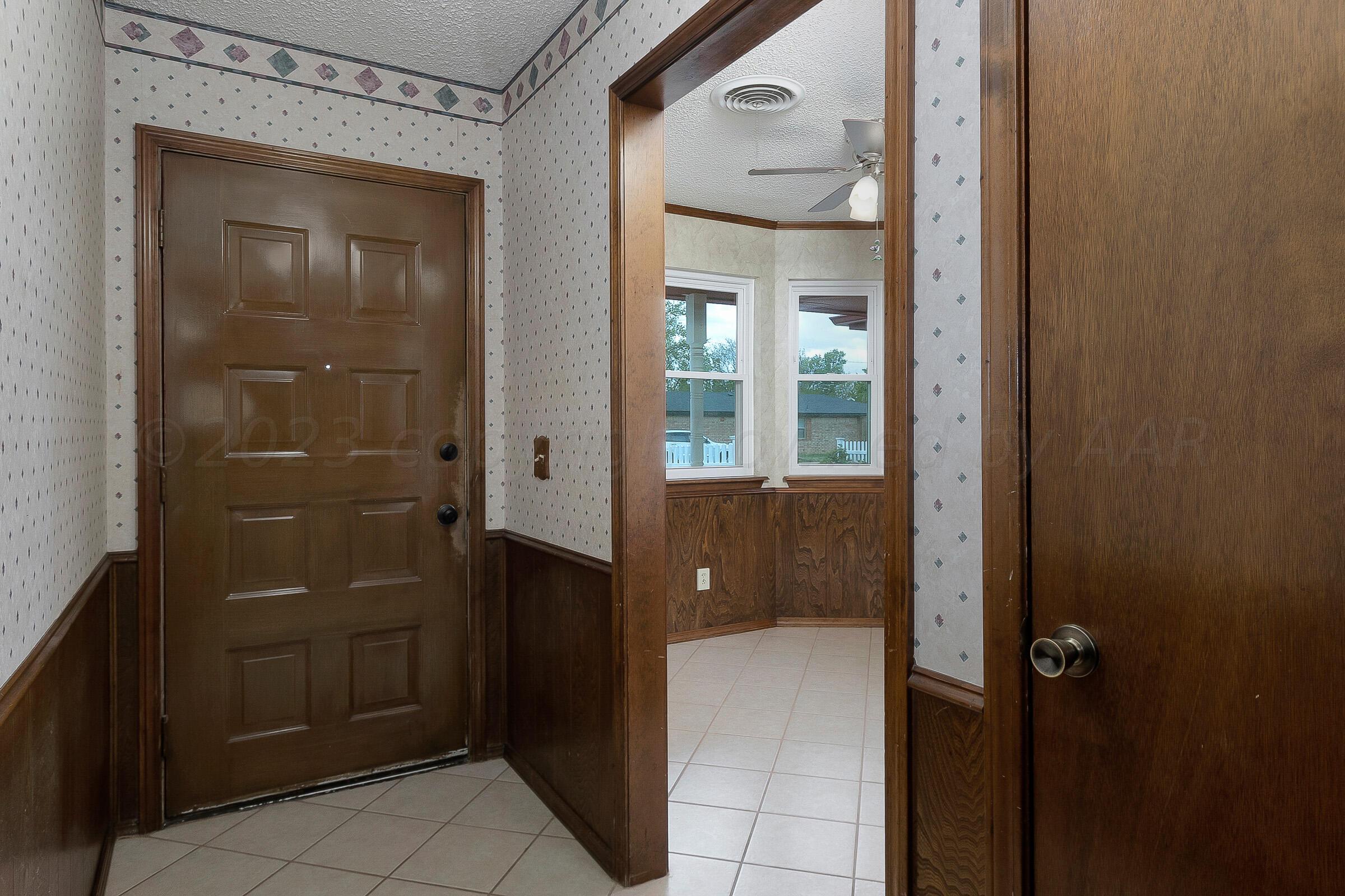 4600 Scotswood Drive Amarillo, TX 79110 - Photo 4 of 24 004_Foyer