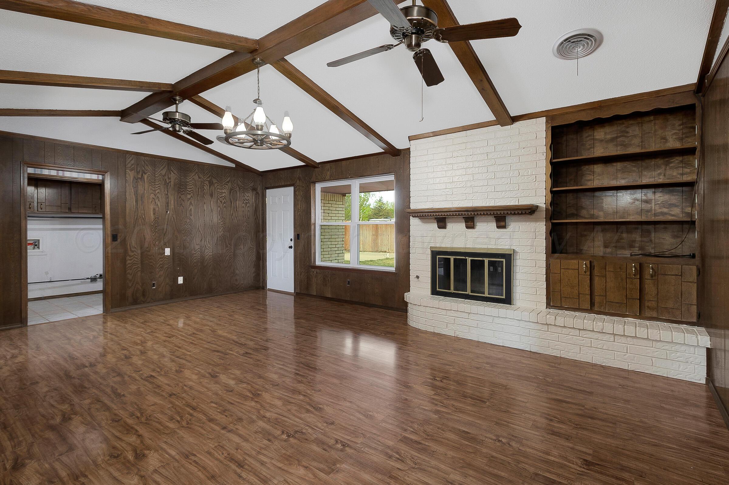 4600 Scotswood Drive Amarillo, TX 79110 - Photo 6 of 24 006_Living Room