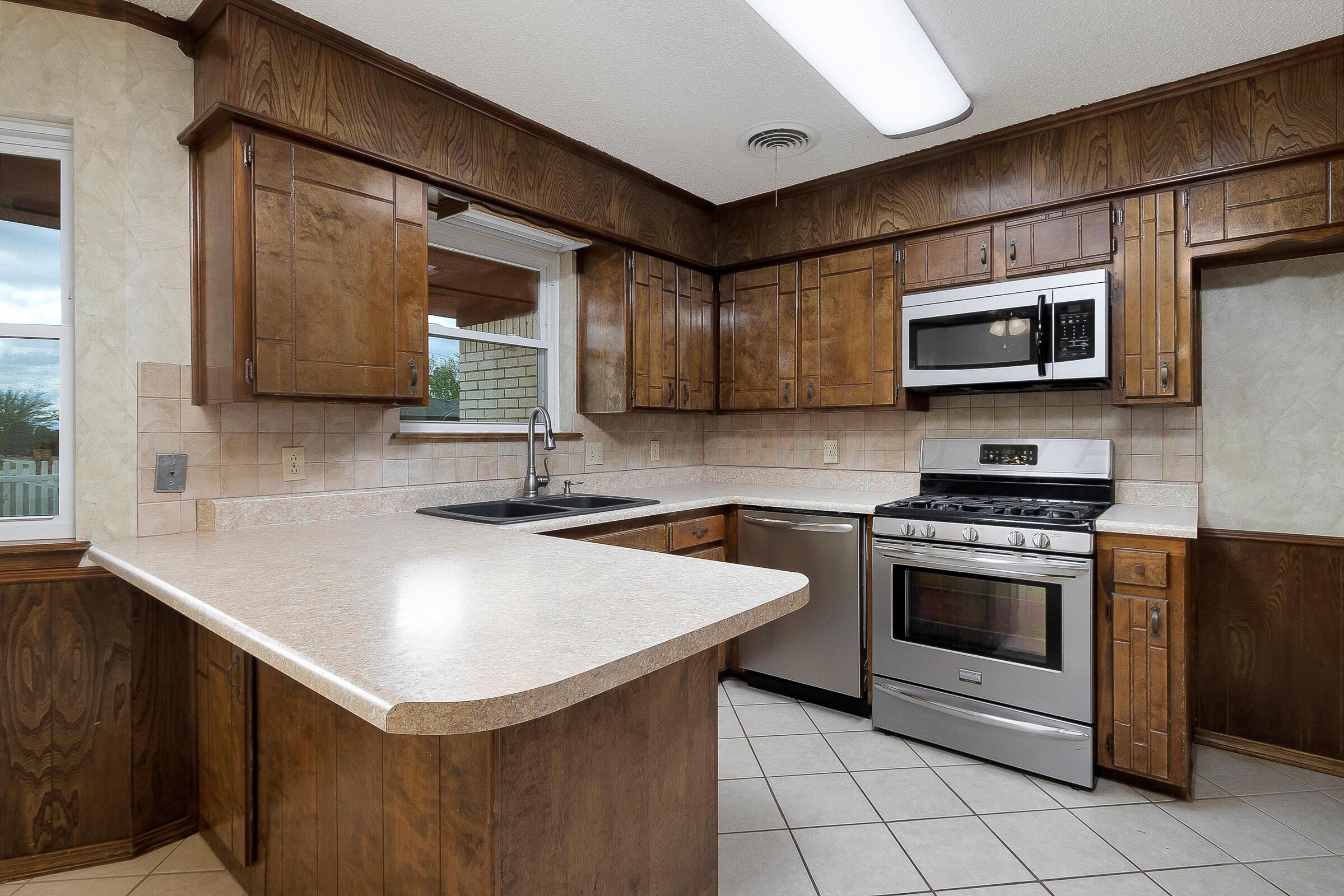 4600 Scotswood Drive Amarillo, TX 79110 - Photo 9 of 24 009_Kitchen
