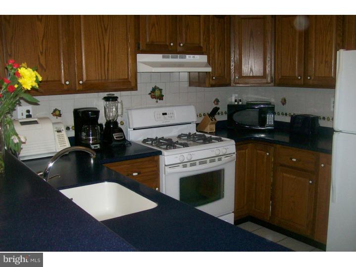 2240 Rittenhouse Square Bensalem, PA 19020 - Photo 11 of 23 Kitchen