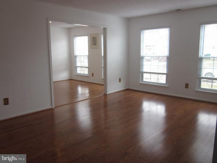 2240 Rittenhouse Square Bensalem, PA 19020 - Photo 6 of 23 Living Room