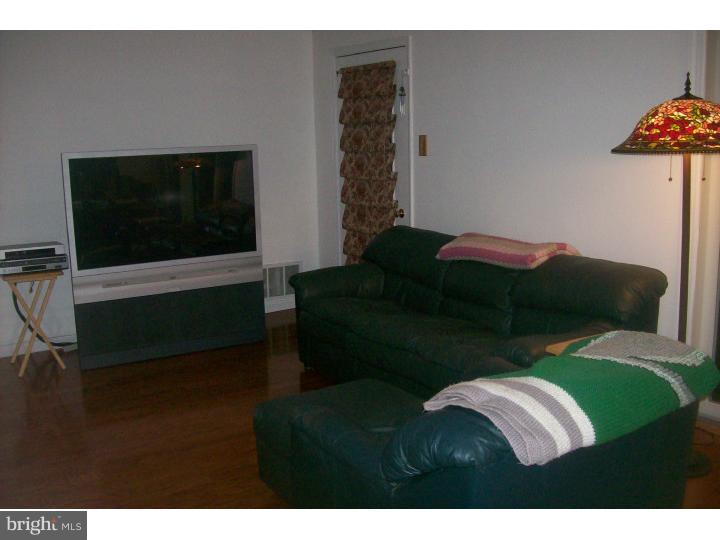 2240 Rittenhouse Square Bensalem, PA 19020 - Photo 9 of 23 Family Room