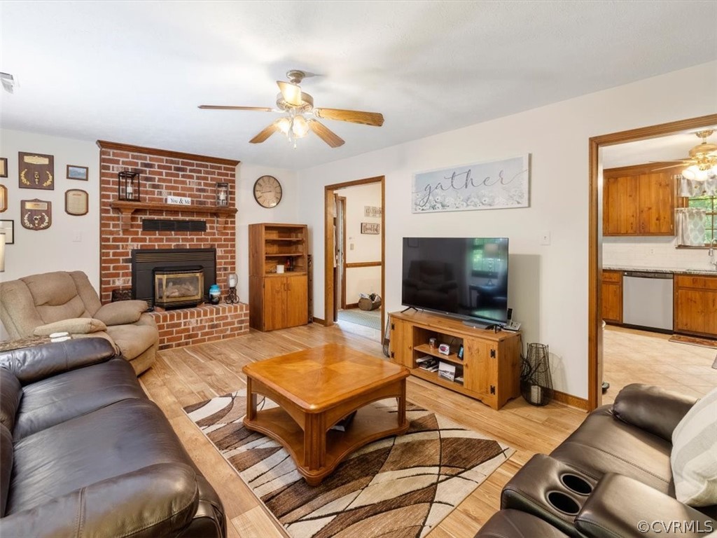 2412 Log Cabin Road Maidens, VA 23102 - Photo 4 of 27