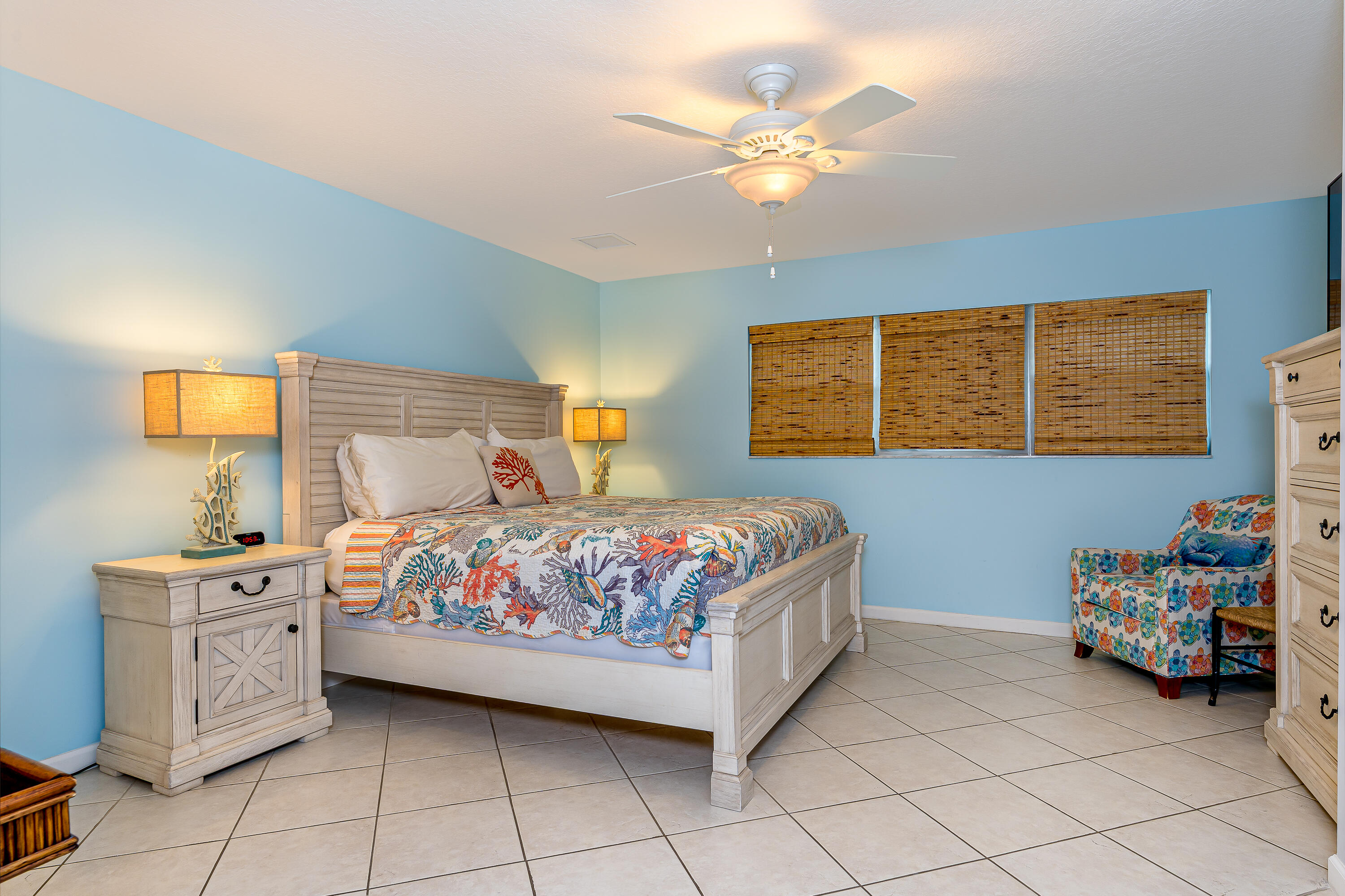 260 Sadowski Causeway Key Colony Beach, FL 33051 - Photo 20 of 50 a bedroom with a bed and a chandelier