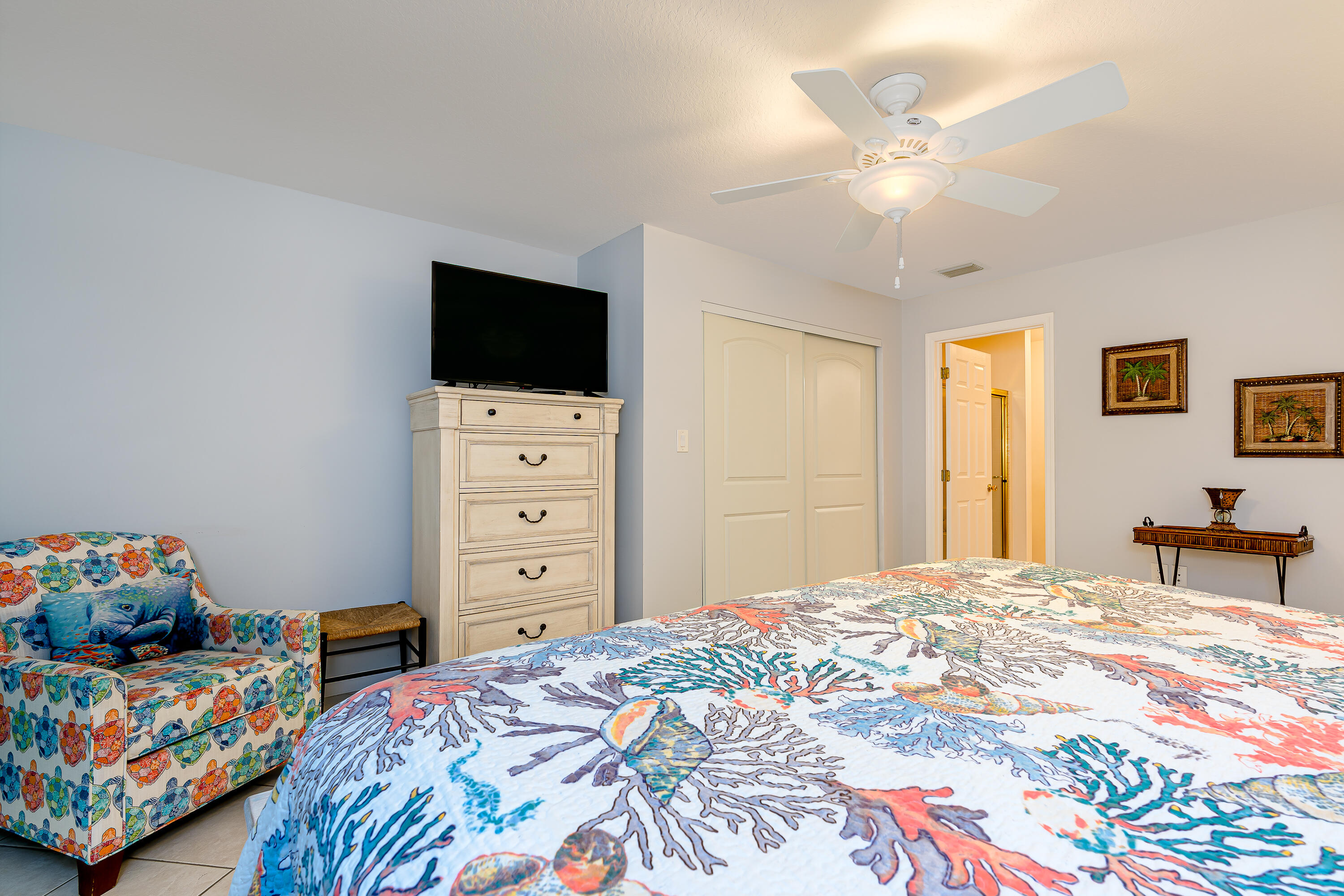 260 Sadowski Causeway Key Colony Beach, FL 33051 - Photo 21 of 50 a bedroom with a bed and a tv on the dresser