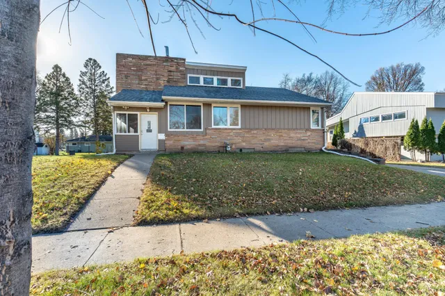 $285,000 | 1015 11th Avenue South, Moorhead, MN 56560