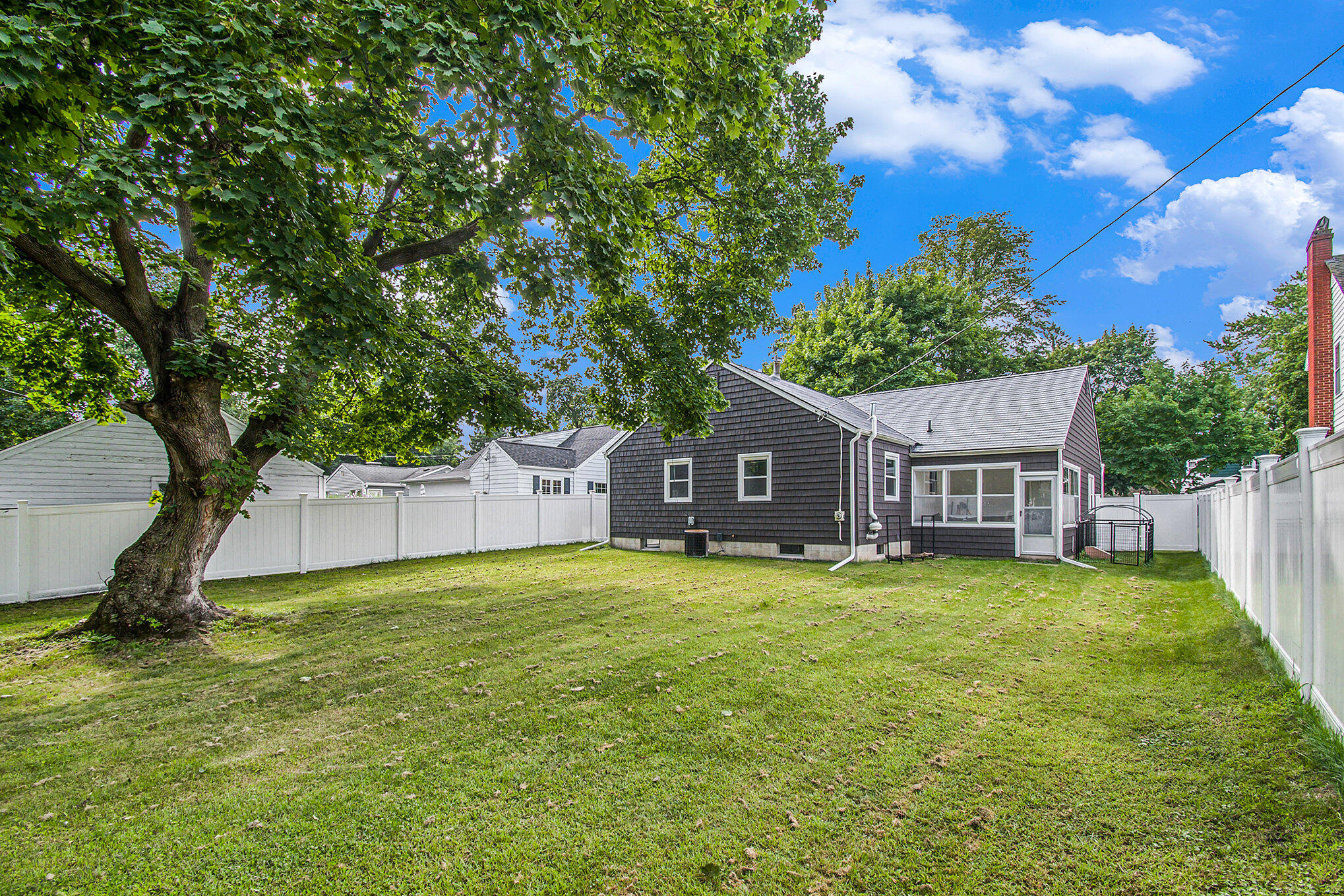 724 Crescent Road Jackson, MI 49203 - Photo 2 of 25 026_ndp6064
