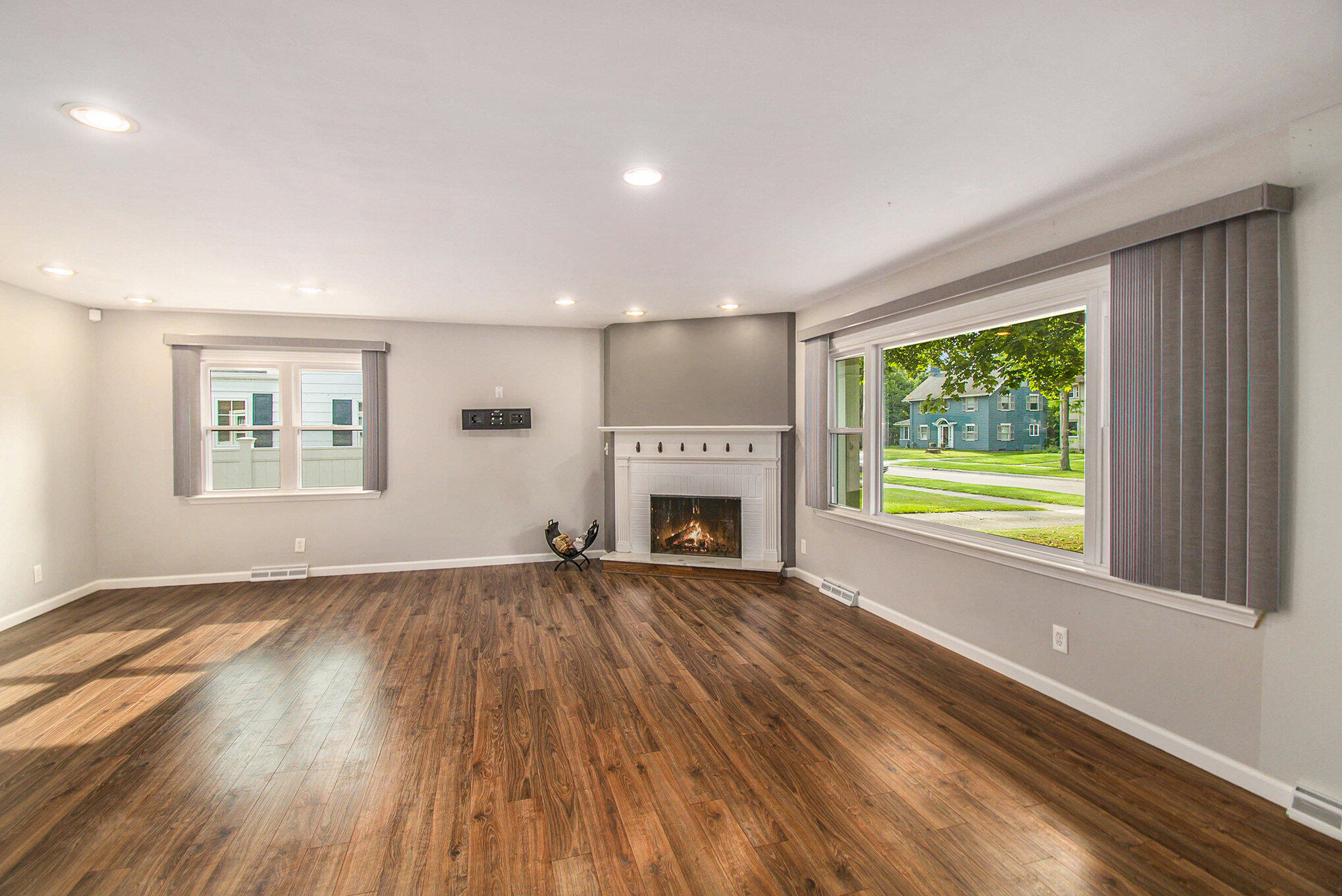 724 Crescent Road Jackson, MI 49203 - Photo 3 of 25 007_ndp5997