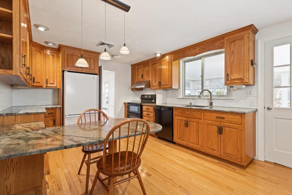 17 Canterbury Road Marblehead, MA 01945 - Photo 14 of 32 Gallery Image 14