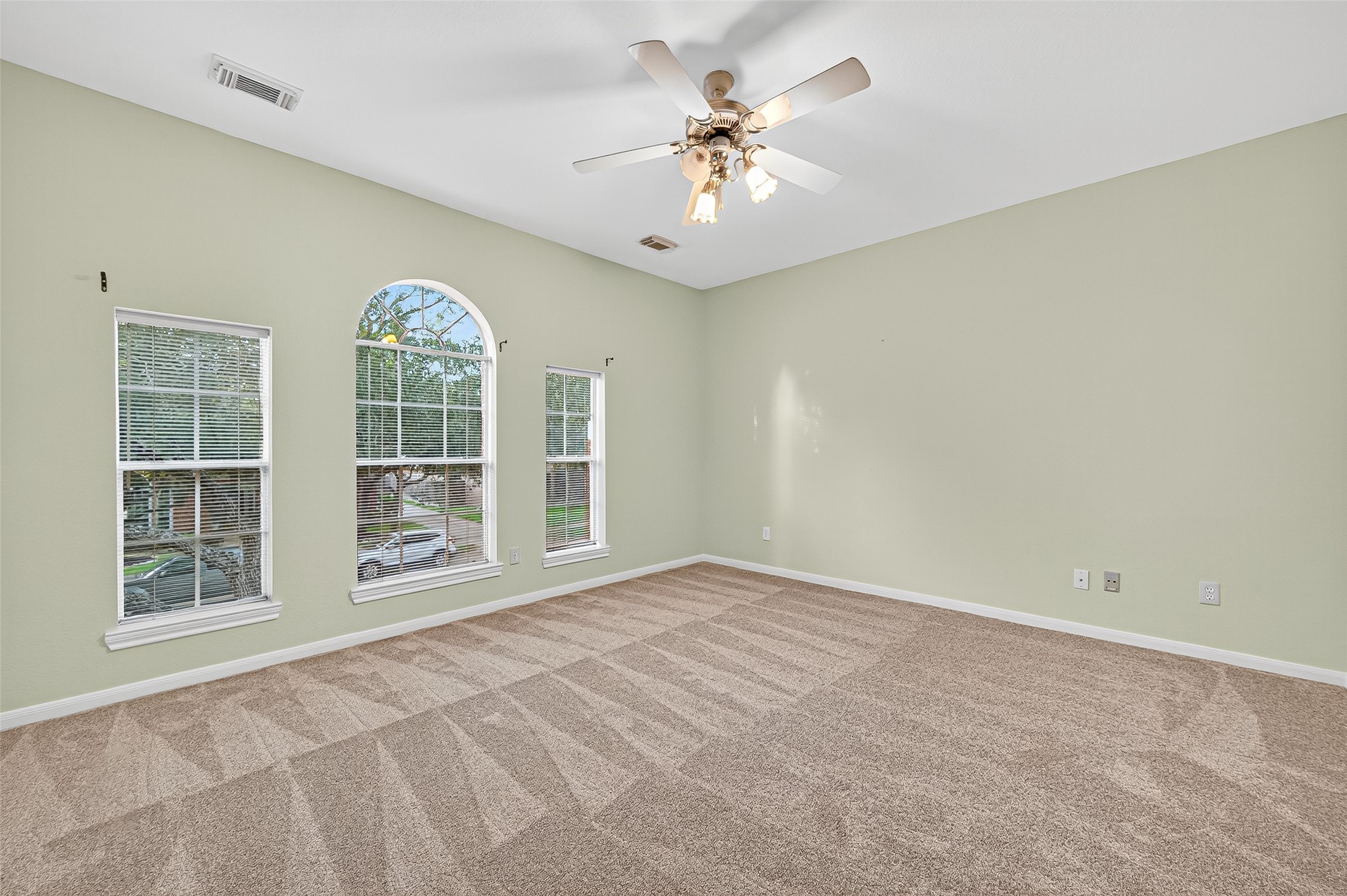 13011 Mossy Ridge Cove Houston, TX 77041 - Photo 34 of 50 Very large secondary bedroom upstairs with views of the front yard.