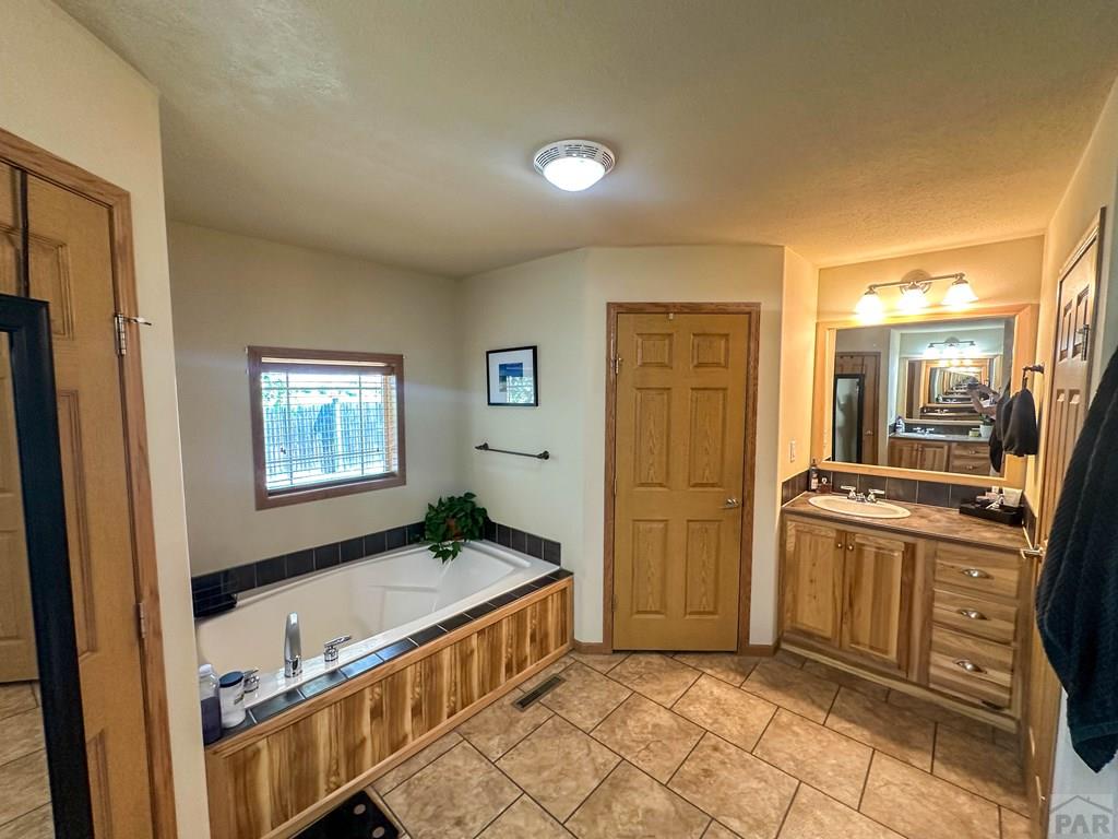 8641 County Rd LL Lamar, CO 81052 - Photo 12 of 23