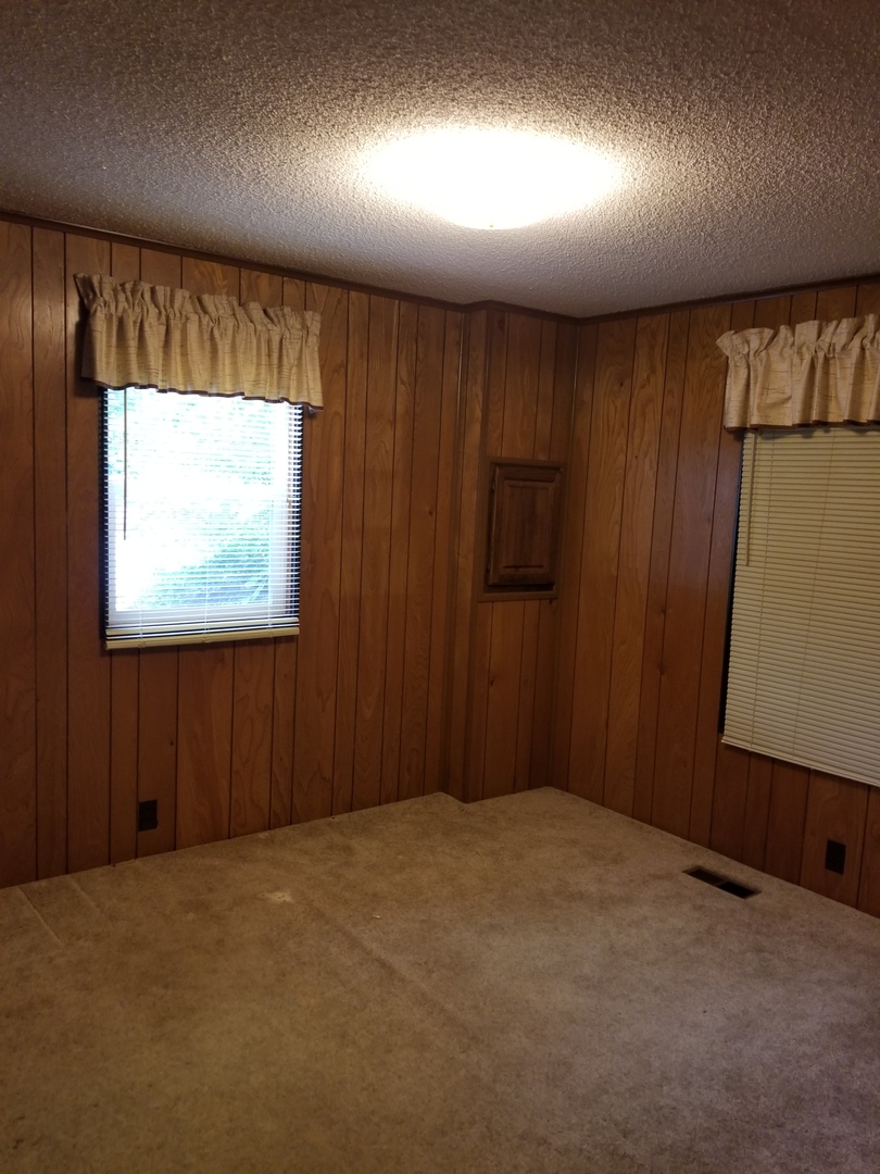 259 Parkwood Road Elgin, IL 60123 - Photo 13 of 18 a view of an empty room and a window