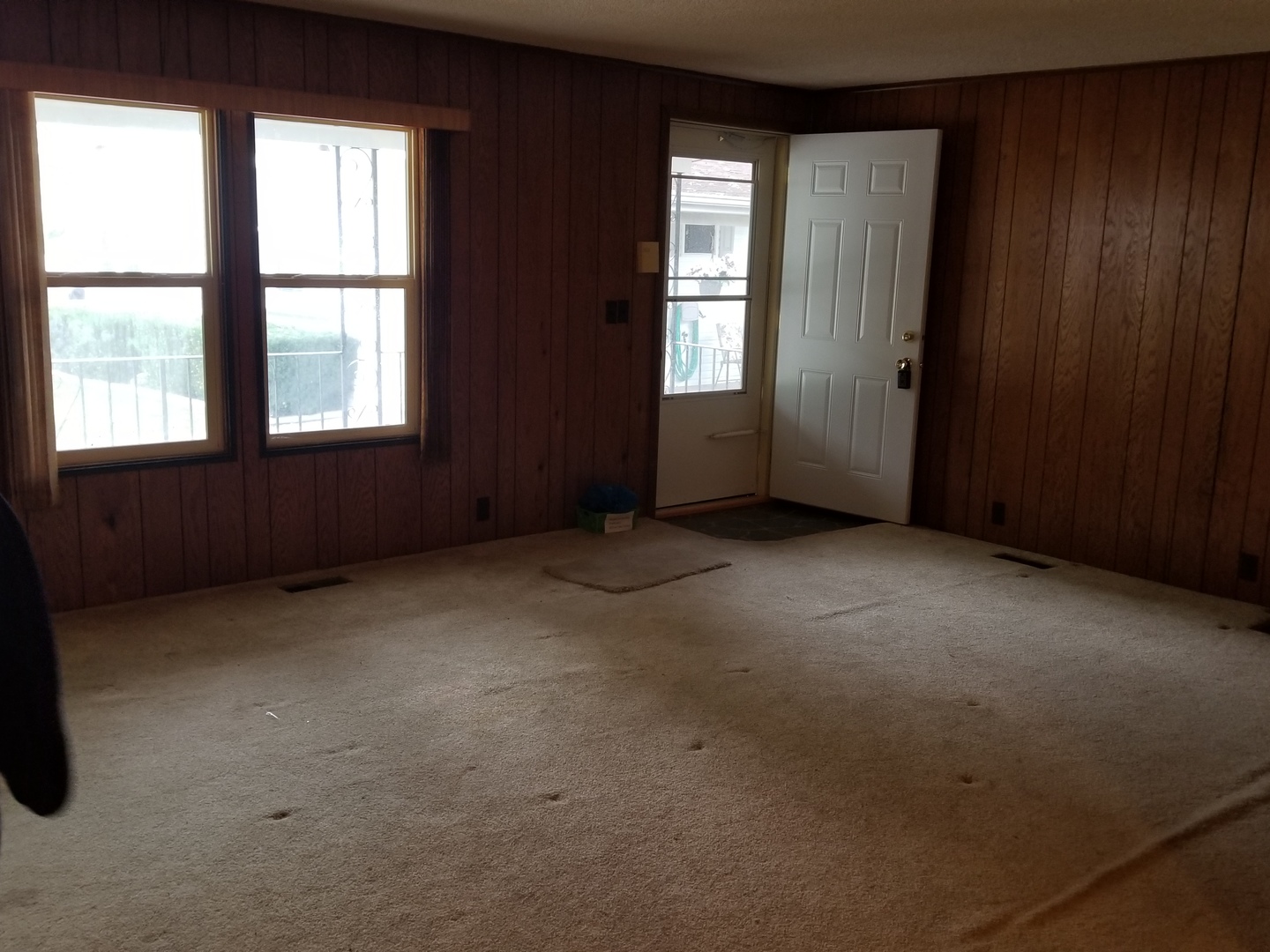 259 Parkwood Road Elgin, IL 60123 - Photo 6 of 18 an empty room with windows