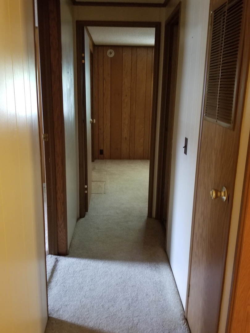 259 Parkwood Road Elgin, IL 60123 - Photo 10 of 18 a view of hallway