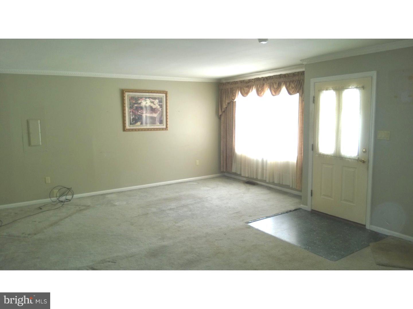 152 Kulp Road Harleysville, PA 19438 - Photo 3 of 10 Living Room