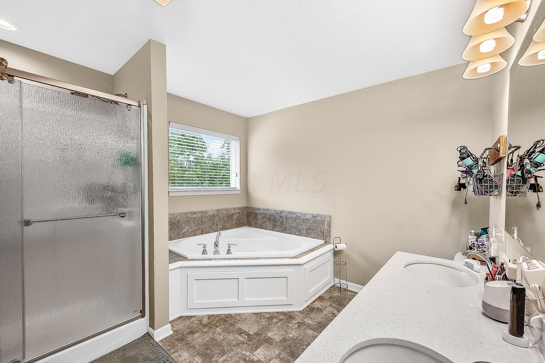 1043 Coover Road Delaware, OH 43015 - Photo 40 of 72 Primary Bath