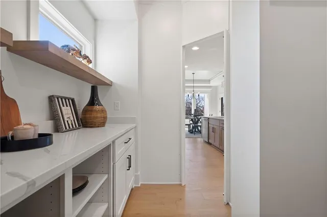 $868,418 | 2520 Northeast Woodland Oak Circle, Lee's Summit, MO 64086