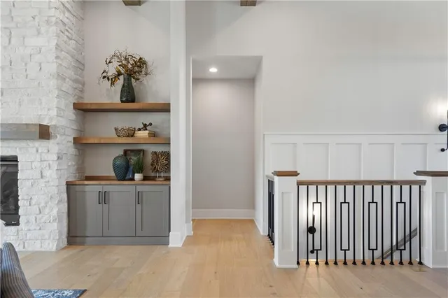 $868,418 | 2520 Northeast Woodland Oak Circle, Lee's Summit, MO 64086