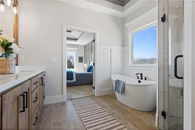 $868,418 | 2520 Northeast Woodland Oak Circle, Lee's Summit, MO 64086