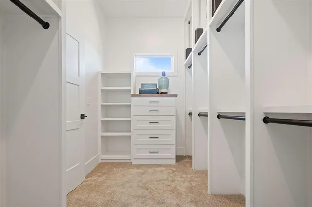 $868,418 | 2520 Northeast Woodland Oak Circle, Lee's Summit, MO 64086