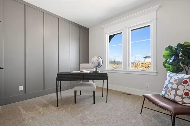 $868,418 | 2520 Northeast Woodland Oak Circle, Lee's Summit, MO 64086