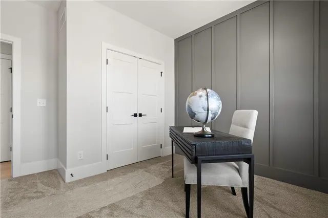 $868,418 | 2520 Northeast Woodland Oak Circle, Lee's Summit, MO 64086