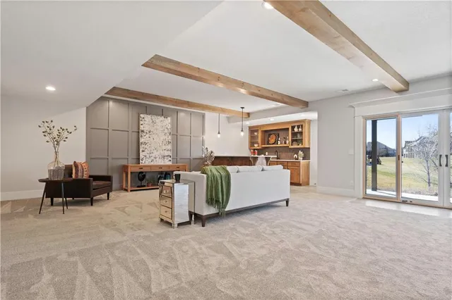 $868,418 | 2520 Northeast Woodland Oak Circle, Lee's Summit, MO 64086