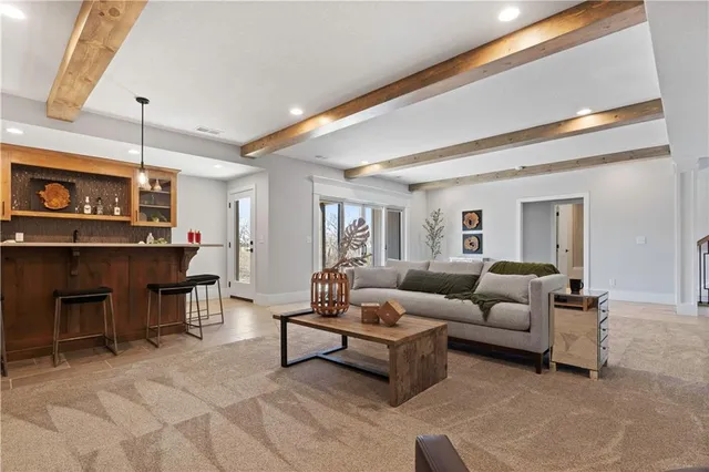 $868,418 | 2520 Northeast Woodland Oak Circle, Lee's Summit, MO 64086