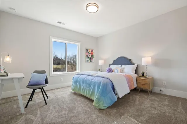 $868,418 | 2520 Northeast Woodland Oak Circle, Lee's Summit, MO 64086