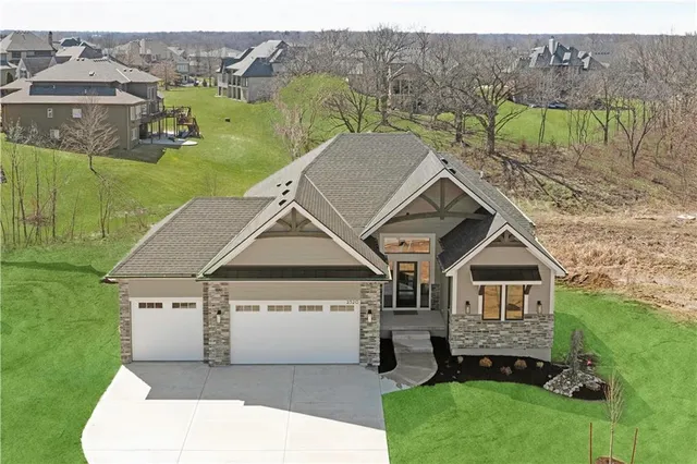 $868,418 | 2520 Northeast Woodland Oak Circle, Lee's Summit, MO 64086