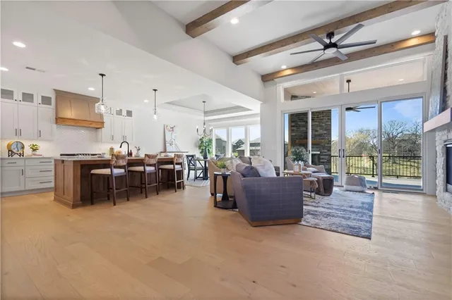 $868,418 | 2520 Northeast Woodland Oak Circle, Lee's Summit, MO 64086