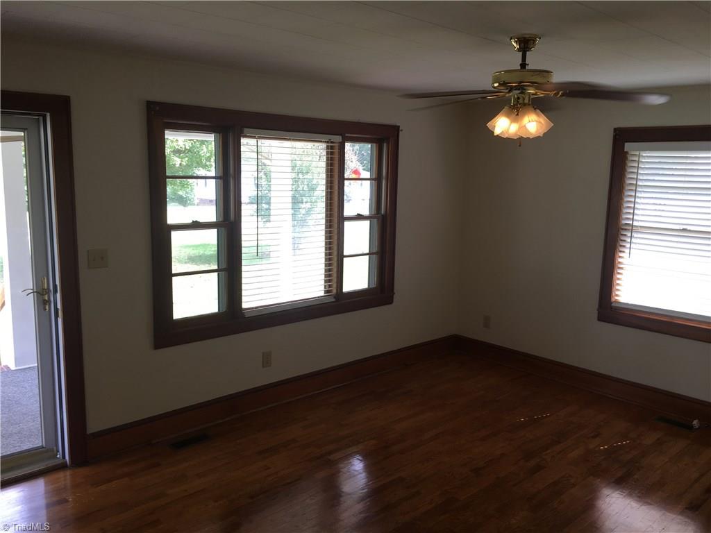 2084 Red Brush Road Mount Airy, NC 27030 - Photo 4 of 19 Living room