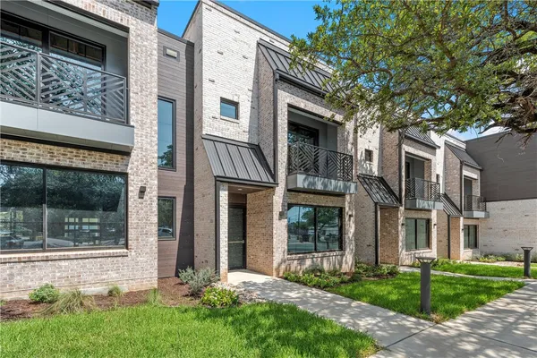 $695,000 | 112 11th Street South, Waco, TX 76701