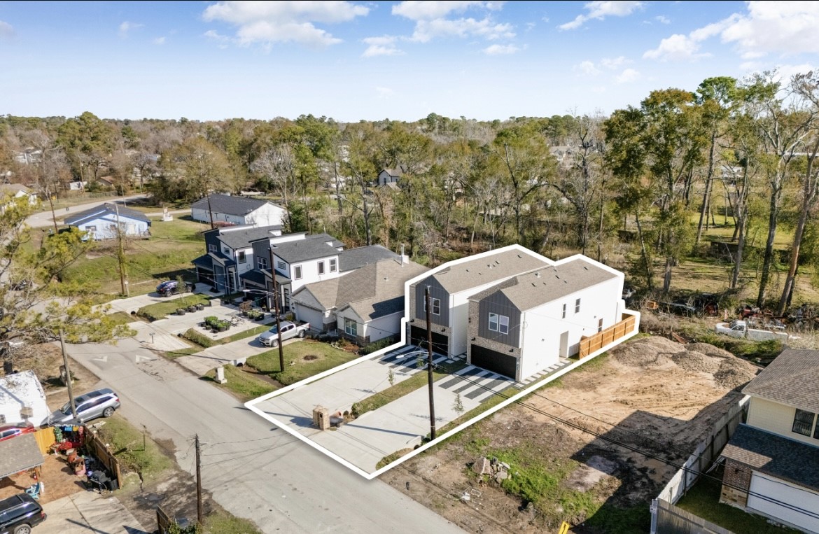 6216 Carver Road Houston, TX 77091 - Photo 24 of 29 a view of a terrace with couches