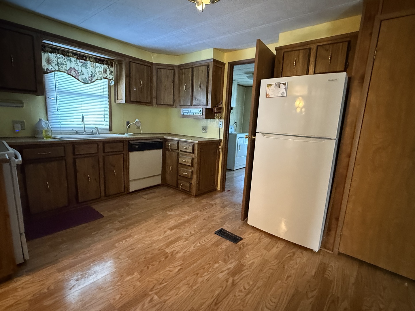 278 Blackthorn Road Matteson, IL 60443 - Photo 3 of 20 a kitchen with a refrigerator a stove a sink and a window